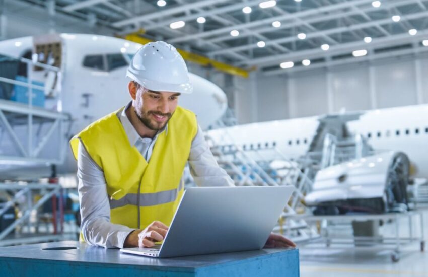 The aircraft mechanic checks the safety of the aircraft before the flight.