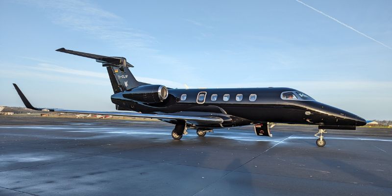 jet card membership (1) The private jet is ready to fly.